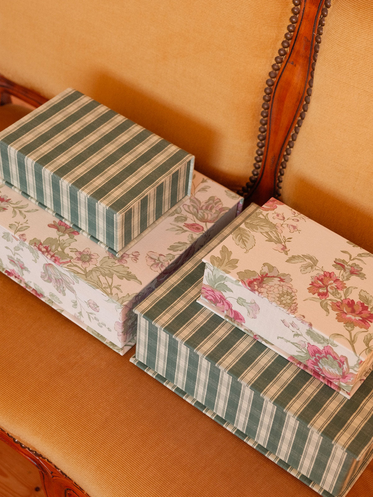 Boîte tissu - Grandes fleurs et feuilles