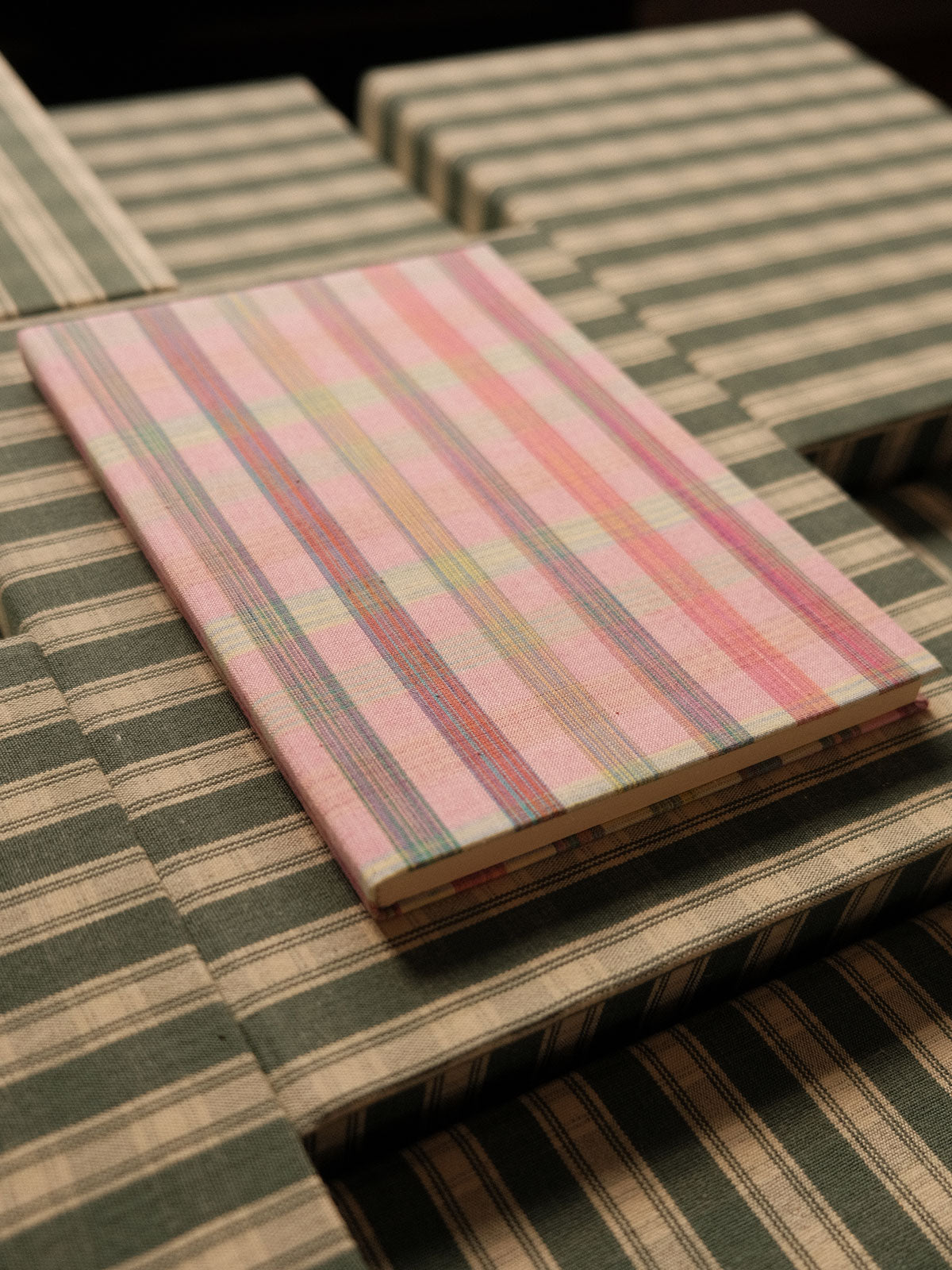 Carnet tissu A5 - Carreaux roses multicolores