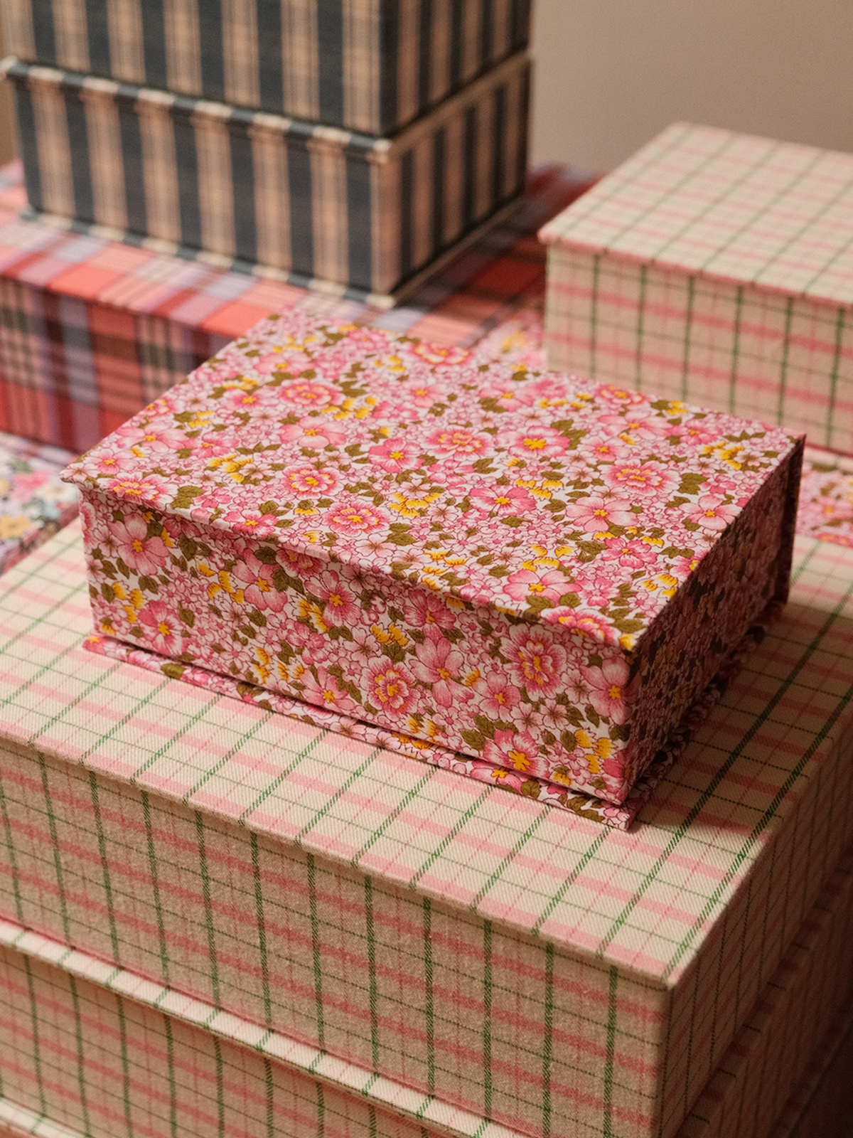 Boîte tissu - Fleurs rose jaune