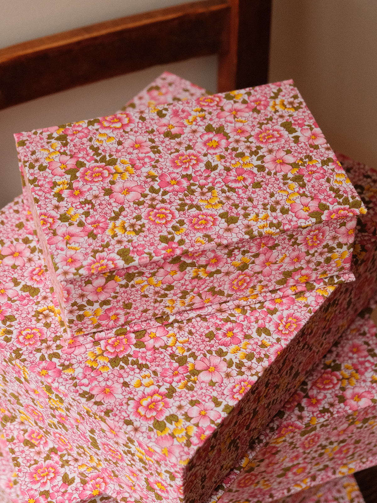 Boîte tissu - Fleurs rose jaune