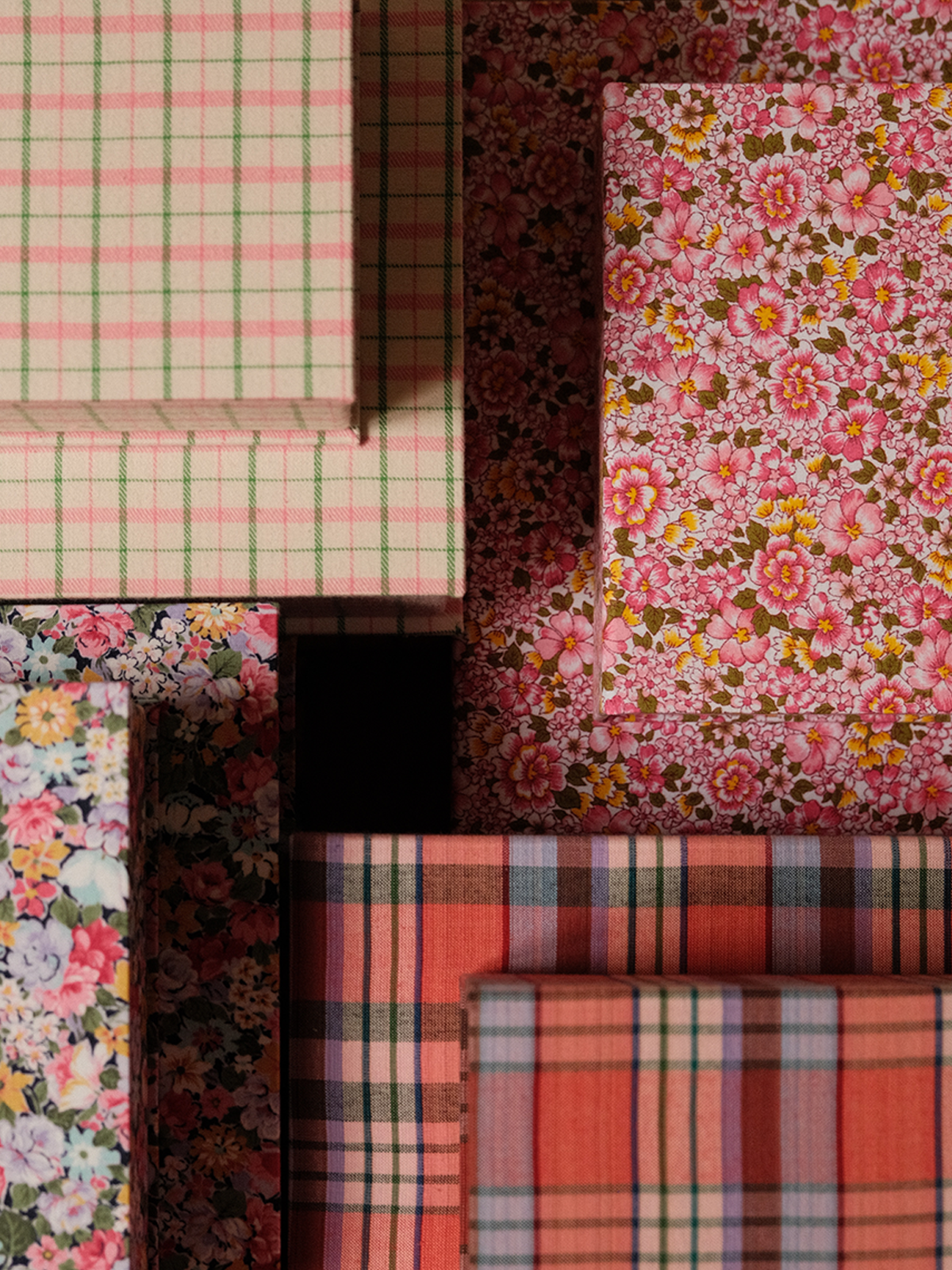 Boîte tissu - Fleurs rose jaune