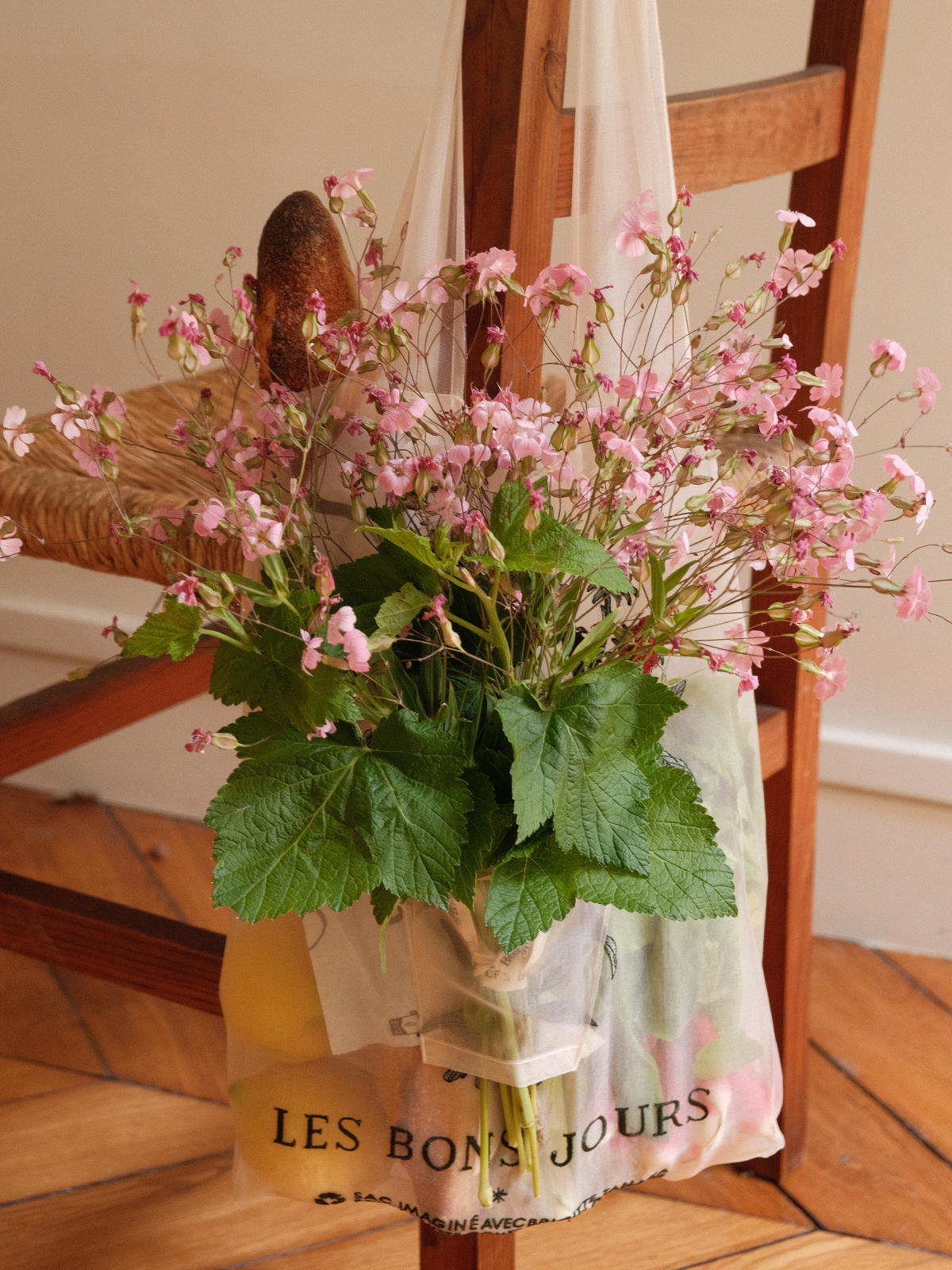 Sac porte-bouquet brodé Les Bons Jours x Brigitte Tanaka - Édition limitée