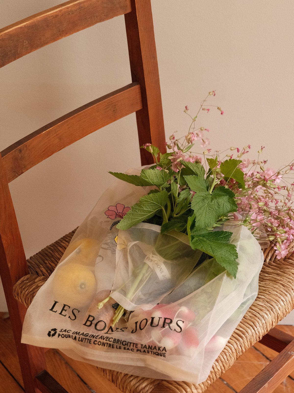 Sac porte-bouquet brodé Les Bons Jours x Brigitte Tanaka - Édition limitée